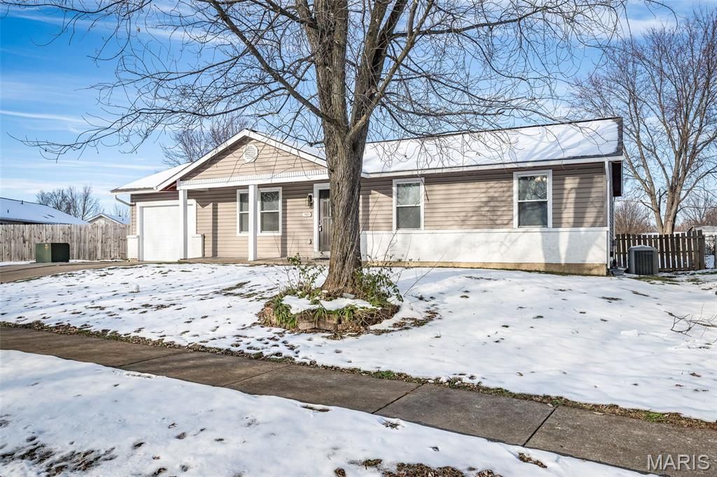 Photo of 1083 Crestwood Lane, OFallon, MO 63366 (MLS # 25077192)