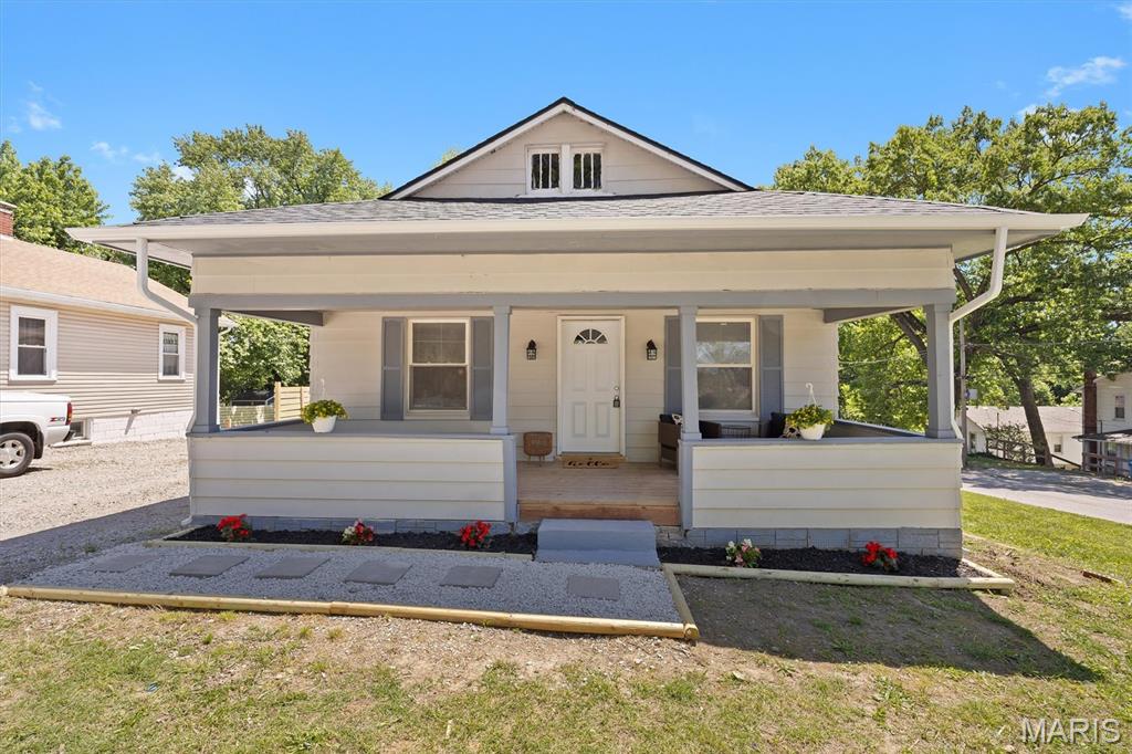 Photo 1 of 29 — 3201 Edgewood Avenue, Alton, IL 62002