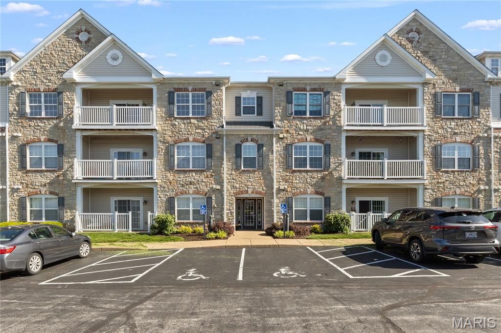 Photo of 1 Monarch Trace Court #303, Chesterfield, MO 63017 (MLS # 26027527)