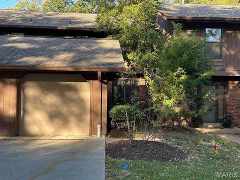 Tiny photo for 1933 Meadowtree Lane, Kirkwood, MO 63122 (MLS # 25067524)