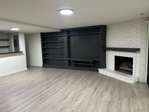 Tiny photo for 1933 Meadowtree Lane, Kirkwood, MO 63122 (MLS # 25067524)