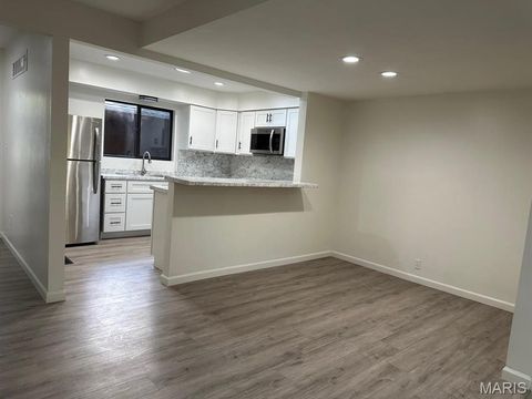 Tiny photo for 1933 Meadowtree Lane, Kirkwood, MO 63122 (MLS # 25067524)