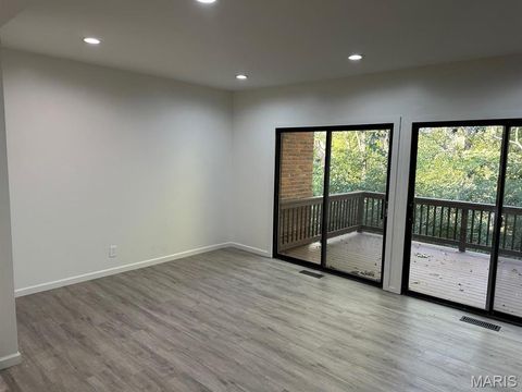 Tiny photo for 1933 Meadowtree Lane, Kirkwood, MO 63122 (MLS # 25067524)