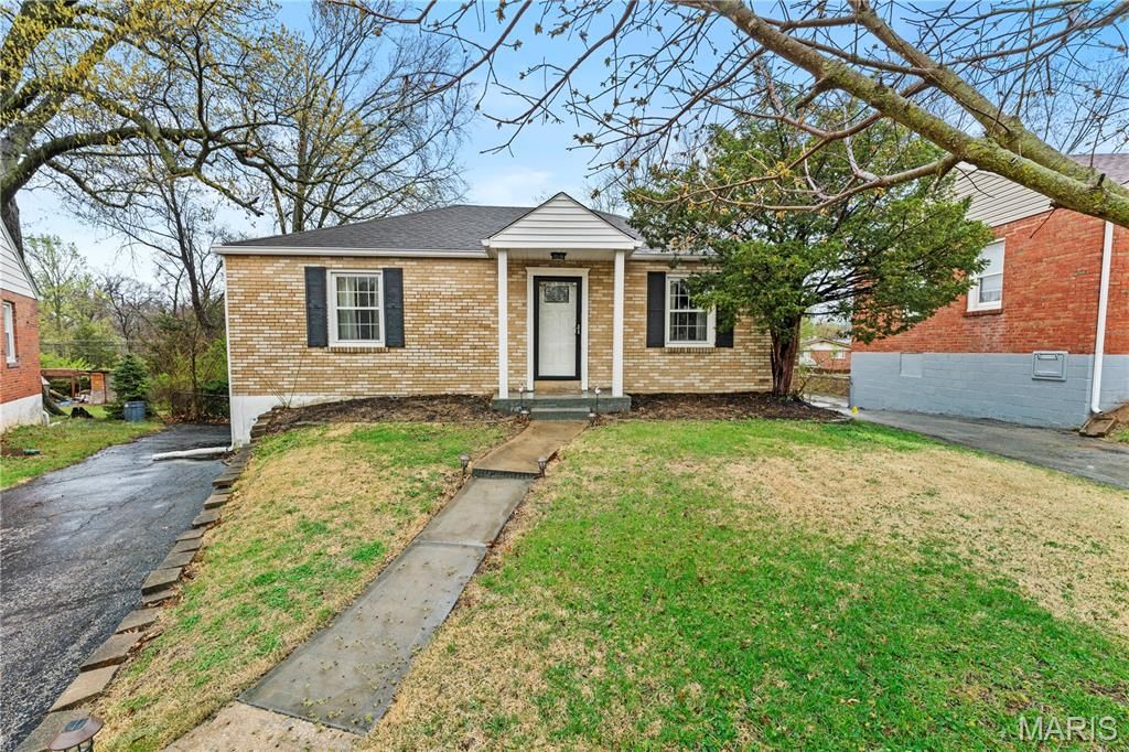 Photo of 104 Sylvia Drive, Unincorporated, MO 63125 (MLS # 26018889)