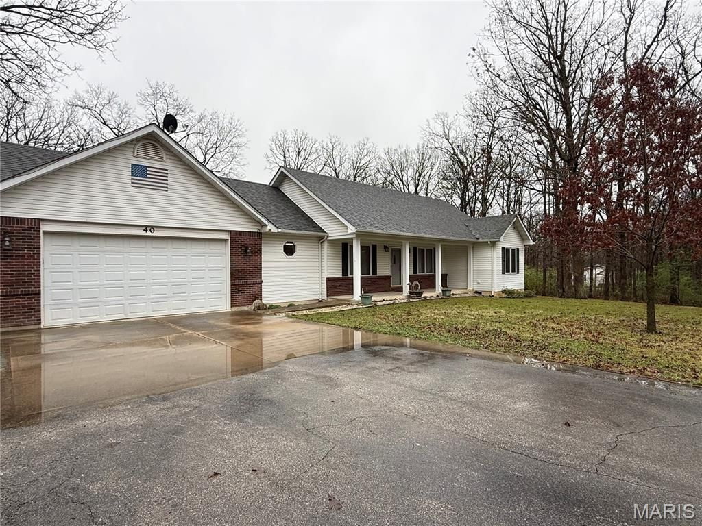 Photo of 40 Forest Acres Lane, Troy, MO 63379 (MLS # 26019317)