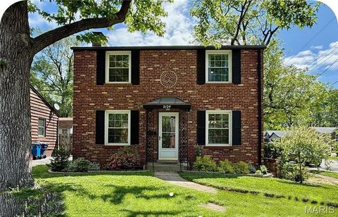 Photo of 2124 Bredell Avenue, Maplewood, MO 63143 (MLS # 26011207)