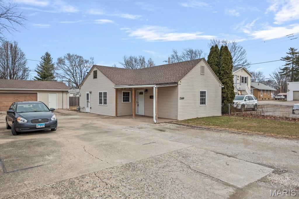 2169 NORTH GRAND Avenue