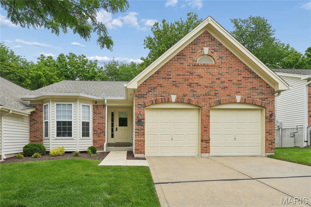 Villas At Ladue Bluffs One - Residential