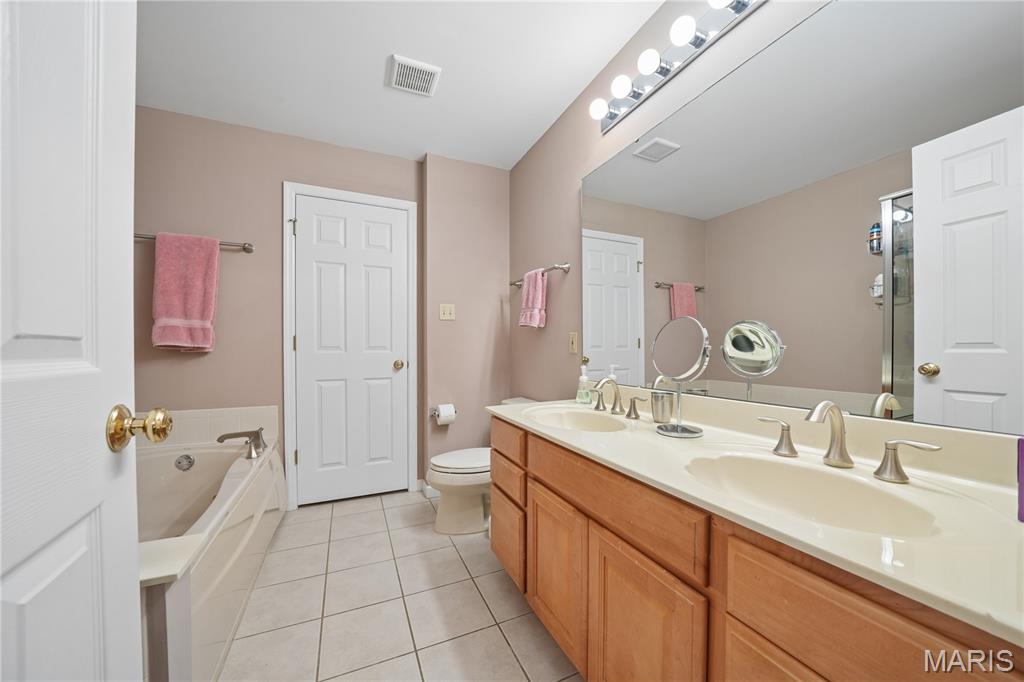 Villas At Ladue Bluffs One - Residential
