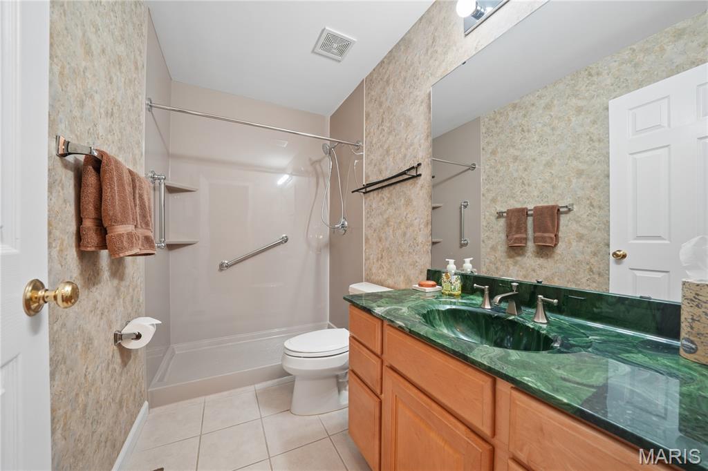 Villas At Ladue Bluffs One - Residential