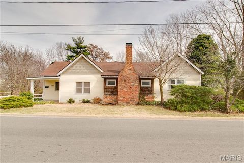 Photo of 407 S Locust Street, Carlinville, IL 62626 (MLS # 26016269)