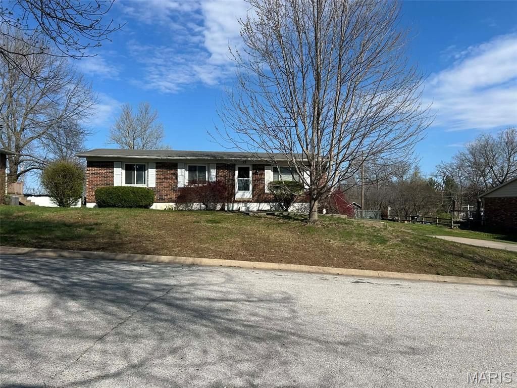 Photo of 35 Cherokee Trail, Hannibal, MO 63401 (MLS # 26020937)