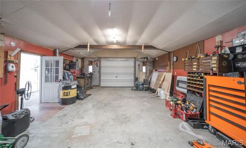 Tiny photo for 320 W South Street, Bowling Green, MO 63334 (MLS # 25065971)