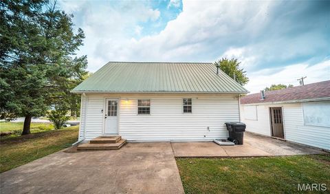 Tiny photo for 320 W South Street, Bowling Green, MO 63334 (MLS # 25065971)