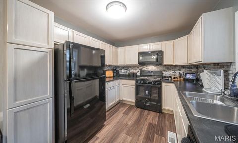 Tiny photo for 320 W South Street, Bowling Green, MO 63334 (MLS # 25065971)