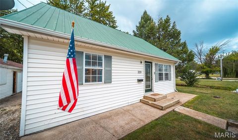 Tiny photo for 320 W South Street, Bowling Green, MO 63334 (MLS # 25065971)