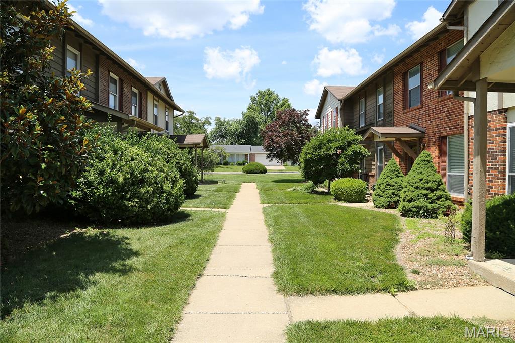 27 Park Charles Boulevard B