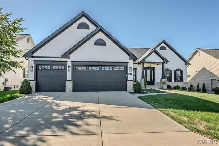 Photo 1 of 39 — 121 Eagle Estates Drive, Lake St Louis, MO 63367