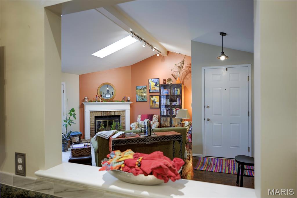 Treetop Condo One-M - Residential