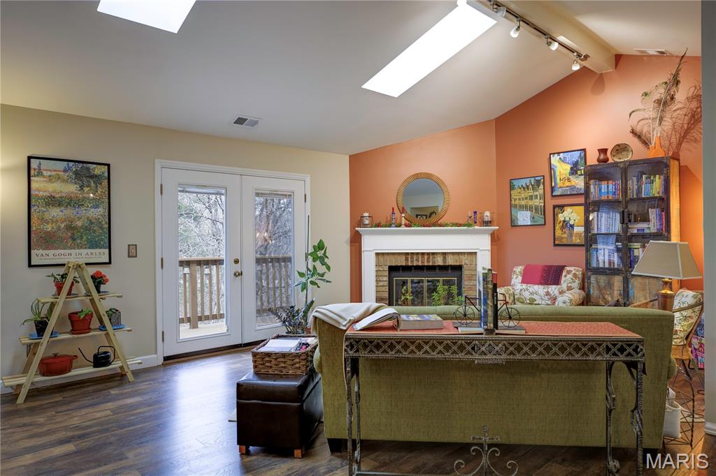 Treetop Condo One-M - Residential