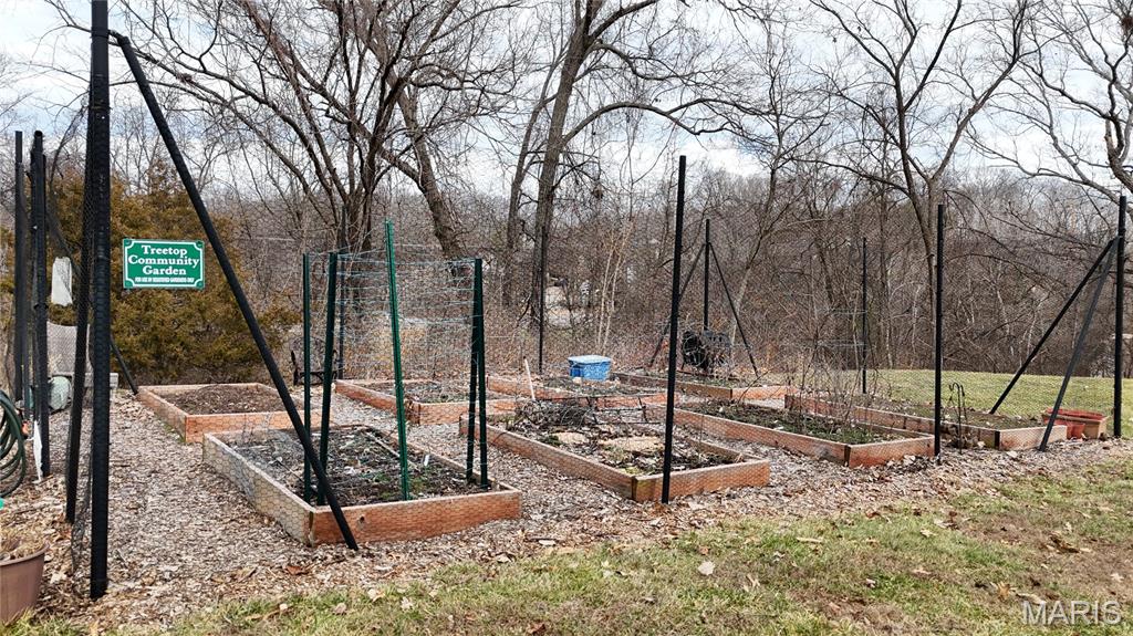 Treetop Condo One-M - Residential