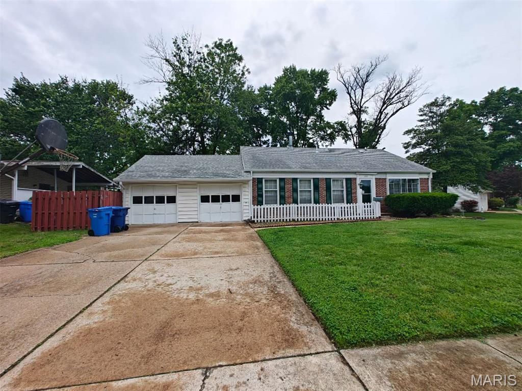 Photo of 1355 Burning Tree Drive, Florissant, MO 63033 (MLS # 26031607)