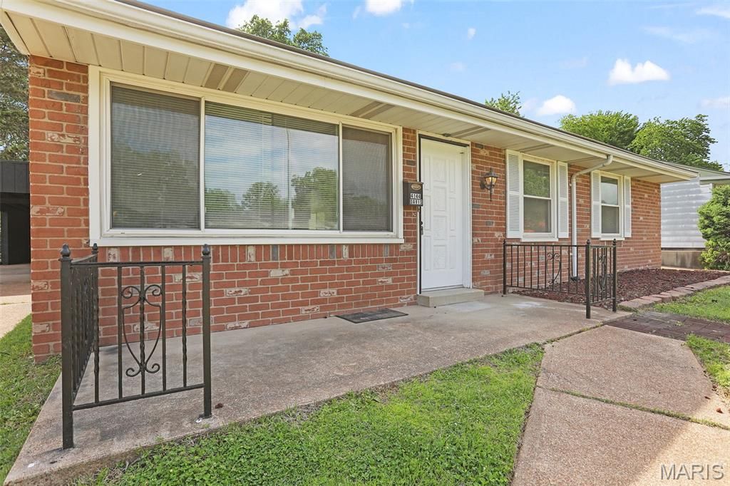 Photo of 4144 Davis Street, St Louis, MO 63123 (MLS # 26026905)