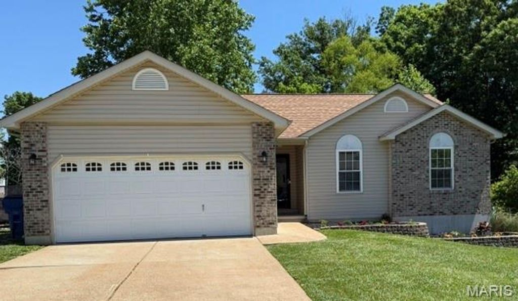 Photo of 728 Santschi Drive, Herculaneum, MO 63048 (MLS # 26029486)