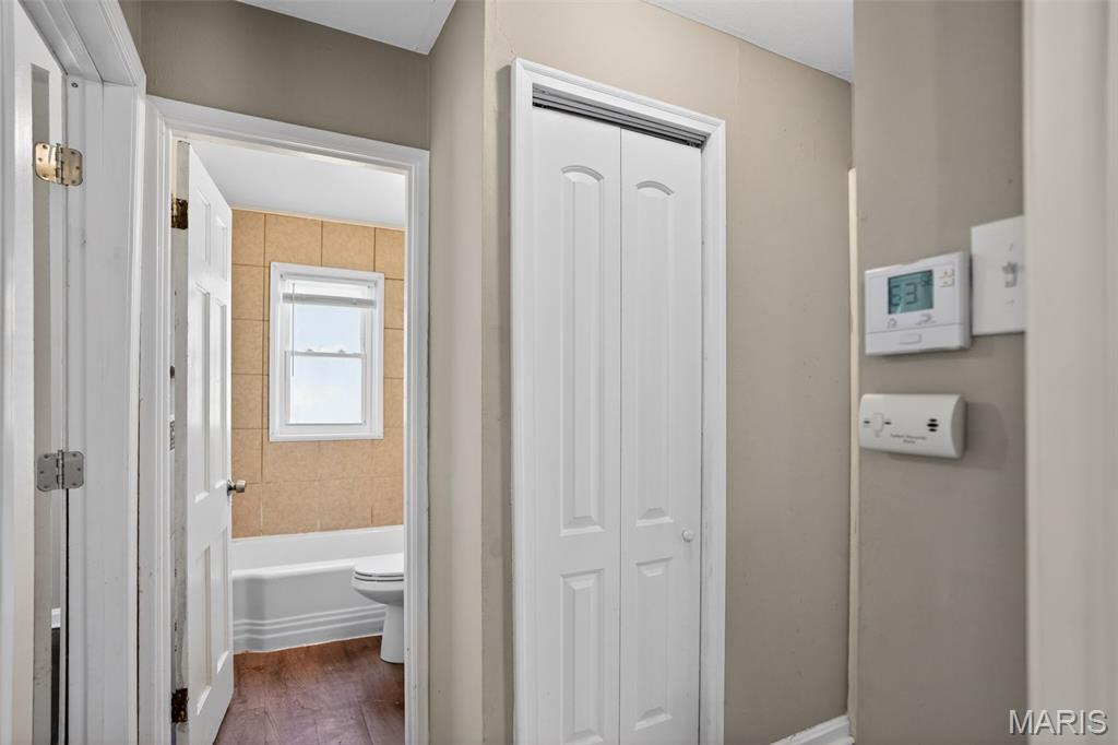 Subd Of Lts 10 11 12 Of Walton Dale - Residential