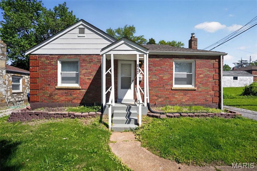 Charming 2-bedroom ranch in University City featuring hardwood floors, a bright interior, and a clean, full basement for ample storage. Situated on a level lot with a long driveway. Conveniently located near Clayton and local parks. Perfect for first-time buyers or downsizing.