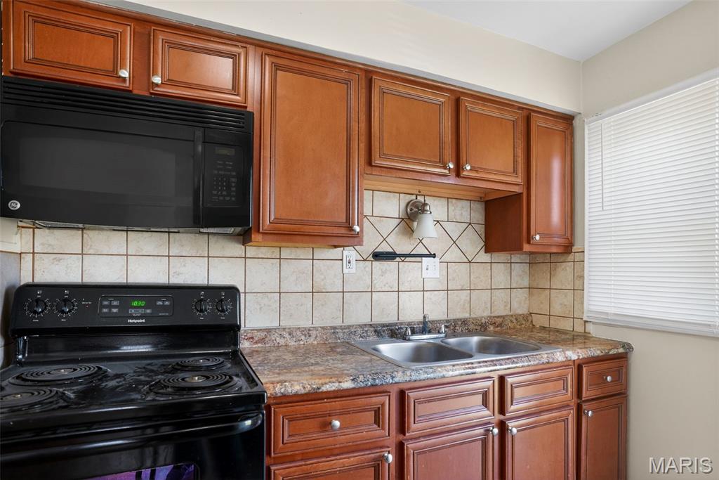 Subd Of Lts 10 11 12 Of Walton Dale - Residential