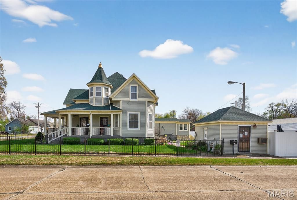 Photo of 303 Dorothy Street, Sikeston, MO 63801 (MLS # 26029384)