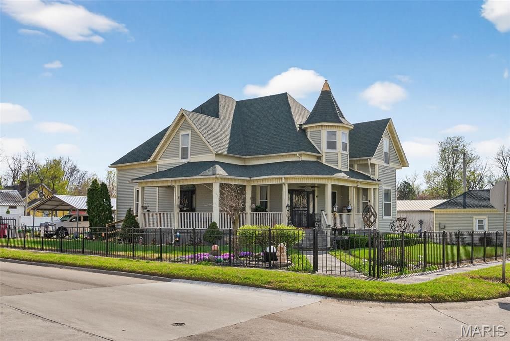 Photo of 303 Dorothy Street, Sikeston, MO 63801 (MLS # 26029384)