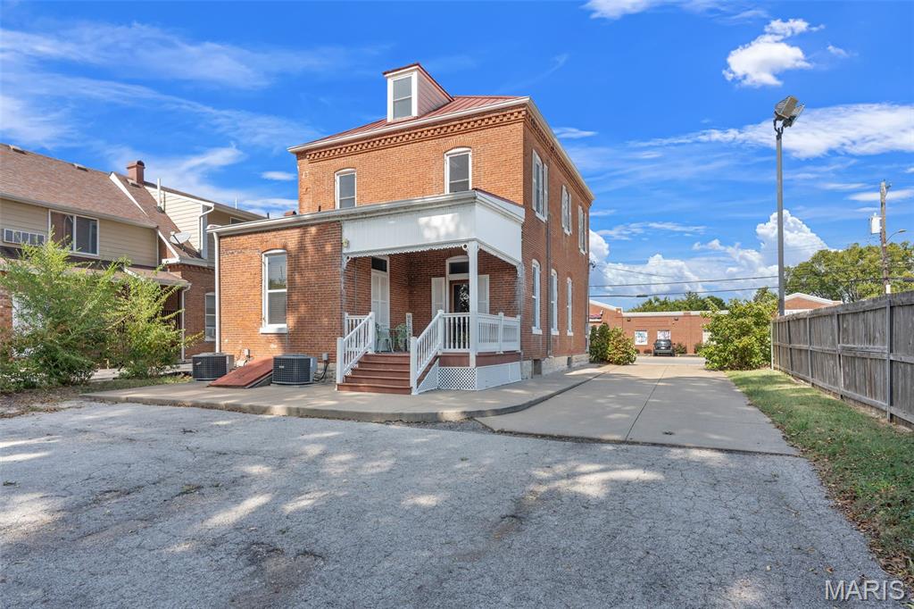 202 E 5th Street