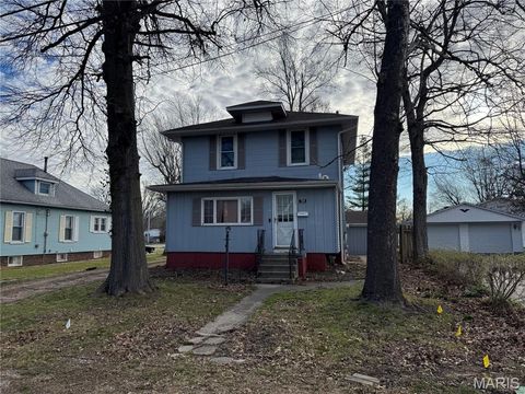 Photo of 709 Mayo Street, Carlinville, IL 62626 (MLS # 26016851)