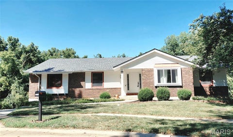 Photo of 15455 Country Mill Court, Chesterfield, MO 63017 (MLS # 26058372)