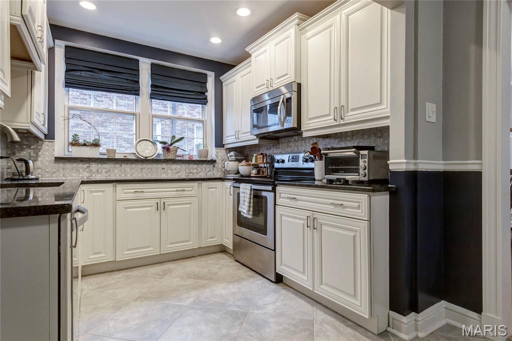 Wellington Condo The - Residential