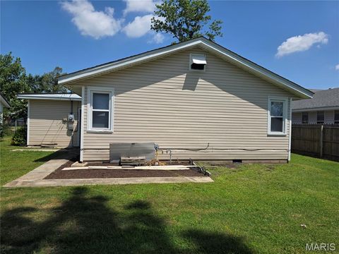 Tiny photo for 403 Virginia Street, Sikeston, MO 63801 (MLS # 26042062)