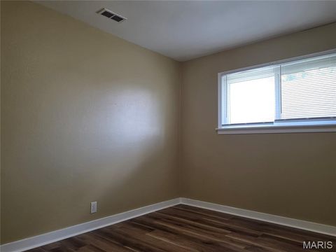 Tiny photo for 403 Virginia Street, Sikeston, MO 63801 (MLS # 26042062)