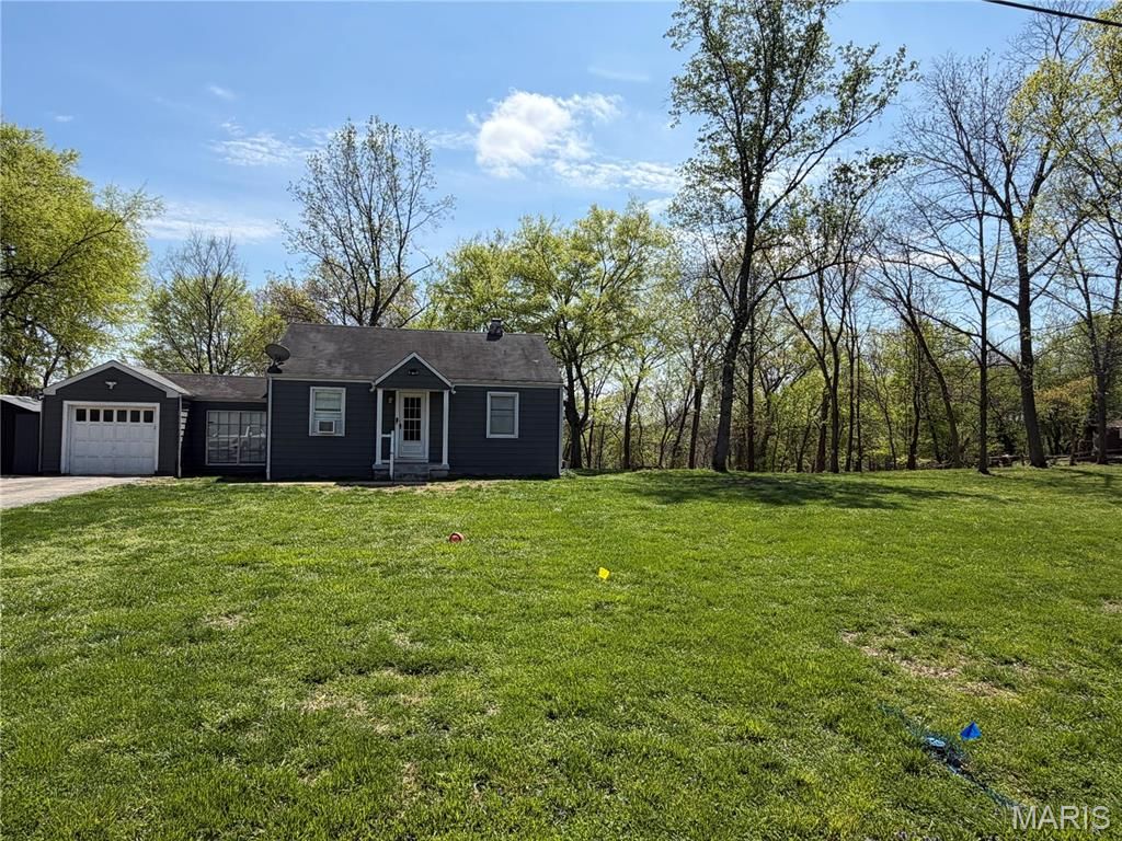 Photo of 5 Acorn Drive, Unincorporated, MO 63128 (MLS # 26020624)