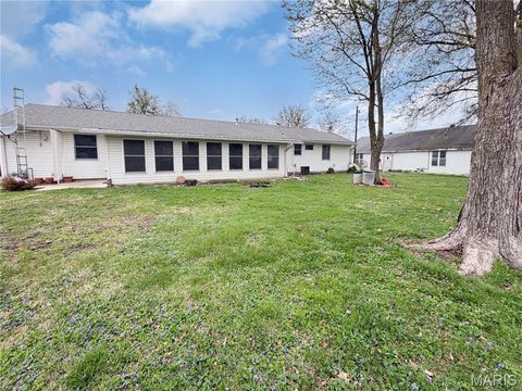 Tiny photo for 1020 W Taylor Street, Bowling Green, MO 63334 (MLS # 26021749)