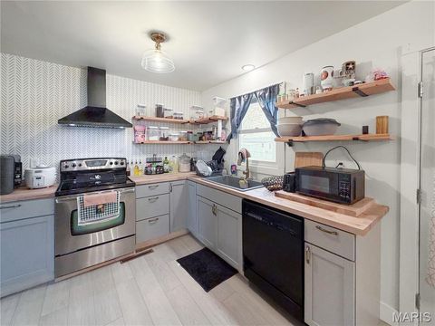 Tiny photo for 1020 W Taylor Street, Bowling Green, MO 63334 (MLS # 26021749)