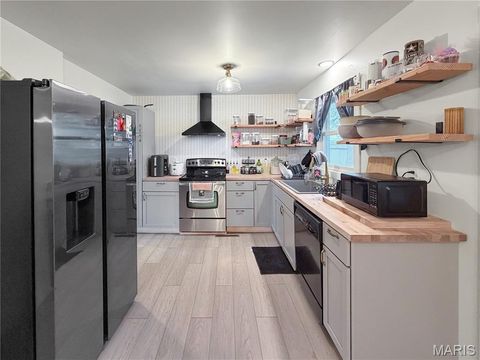 Tiny photo for 1020 W Taylor Street, Bowling Green, MO 63334 (MLS # 26021749)