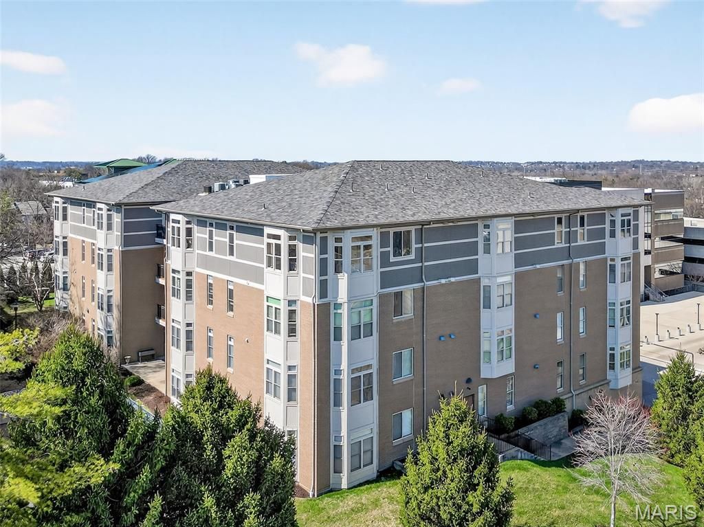 Photo of 842 N New Ballas Court #102, Creve Coeur, MO 63141 (MLS # 26012378)