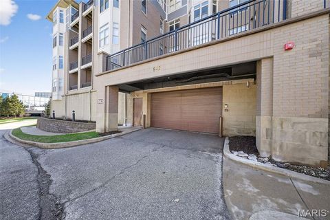 Tiny photo for 842 N New Ballas Court #102, Creve Coeur, MO 63141 (MLS # 26012378)