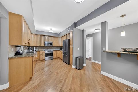 Tiny photo for 842 N New Ballas Court #102, Creve Coeur, MO 63141 (MLS # 26012378)