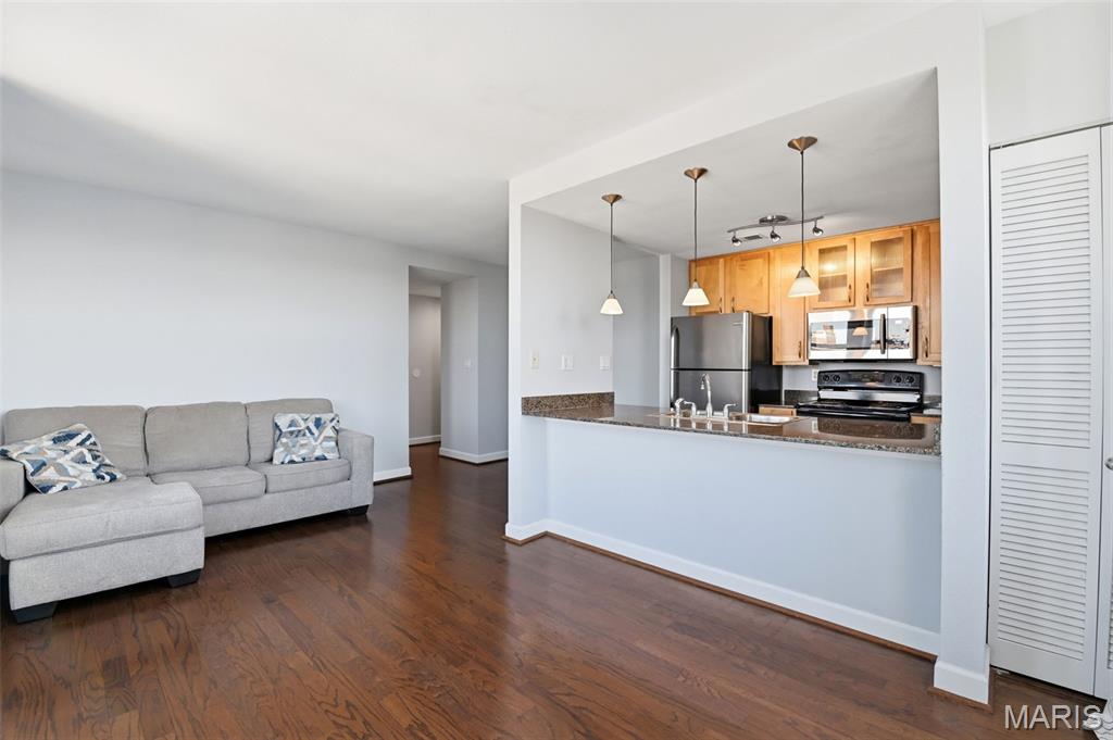 5330-5360 Pershing Condo - Residential