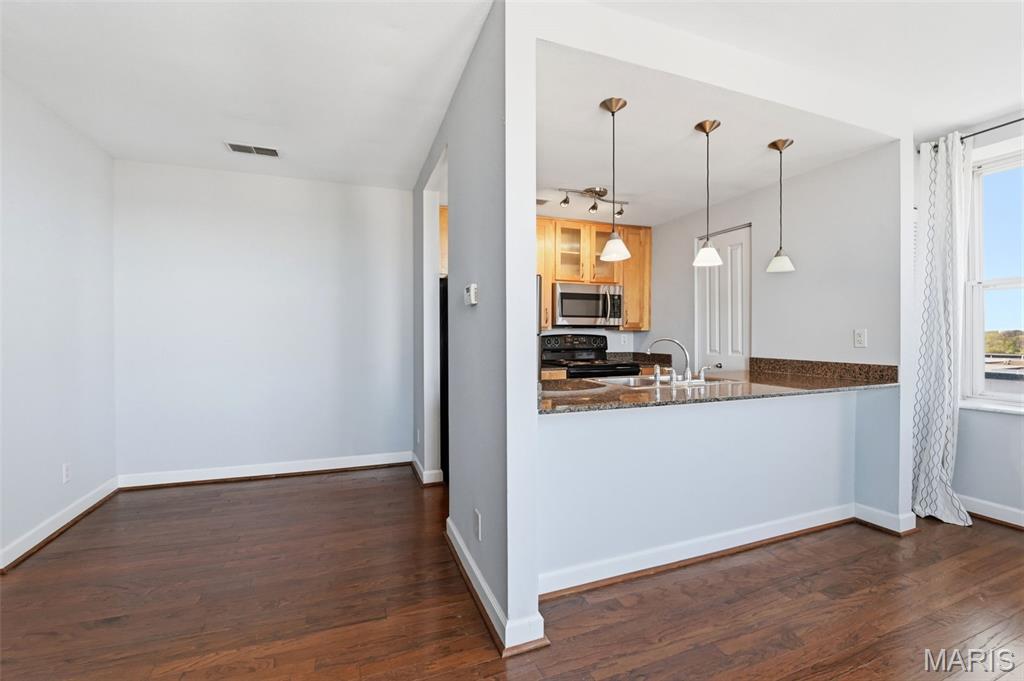 5330-5360 Pershing Condo - Residential