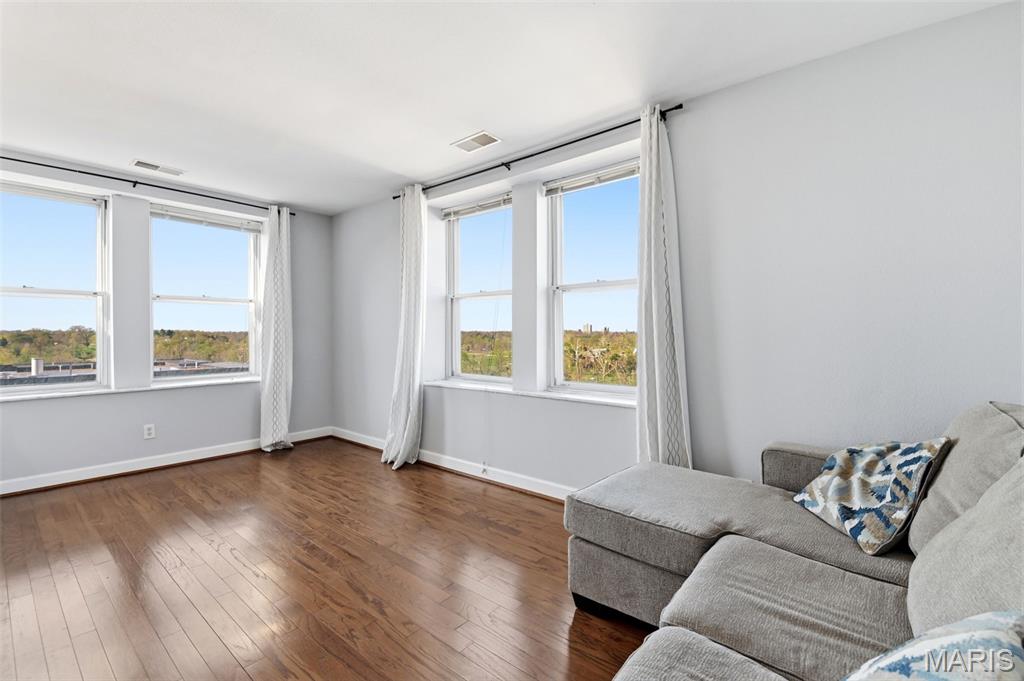 5330-5360 Pershing Condo - Residential