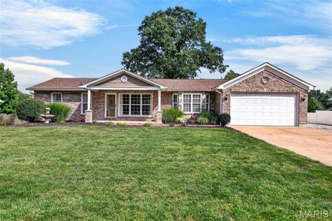 Photo of 262 W Skyline Drive, Ballwin, MO 63011 (MLS # 26054359)